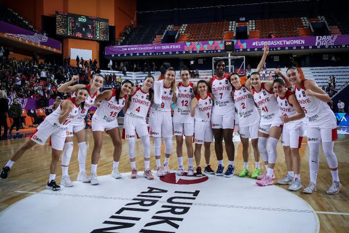 A Milli Kadın Basketbol Takımı\'ndan tarihi fark