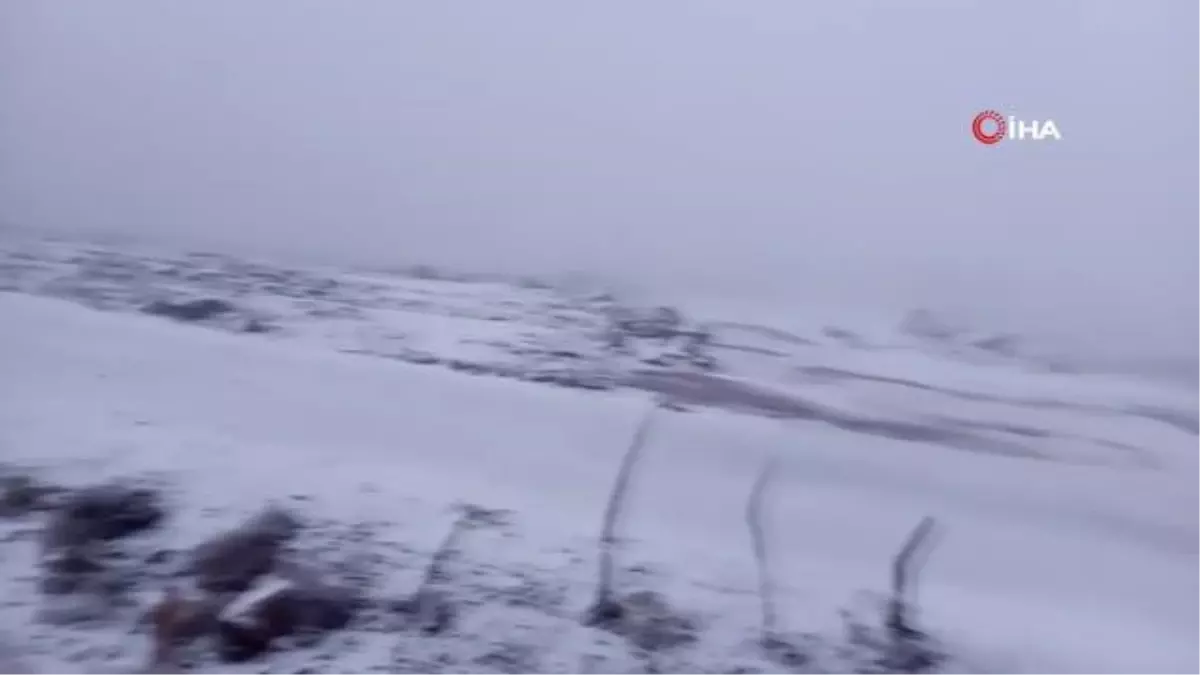Afyonkarahisar'a mevsimin ilk karı düştü