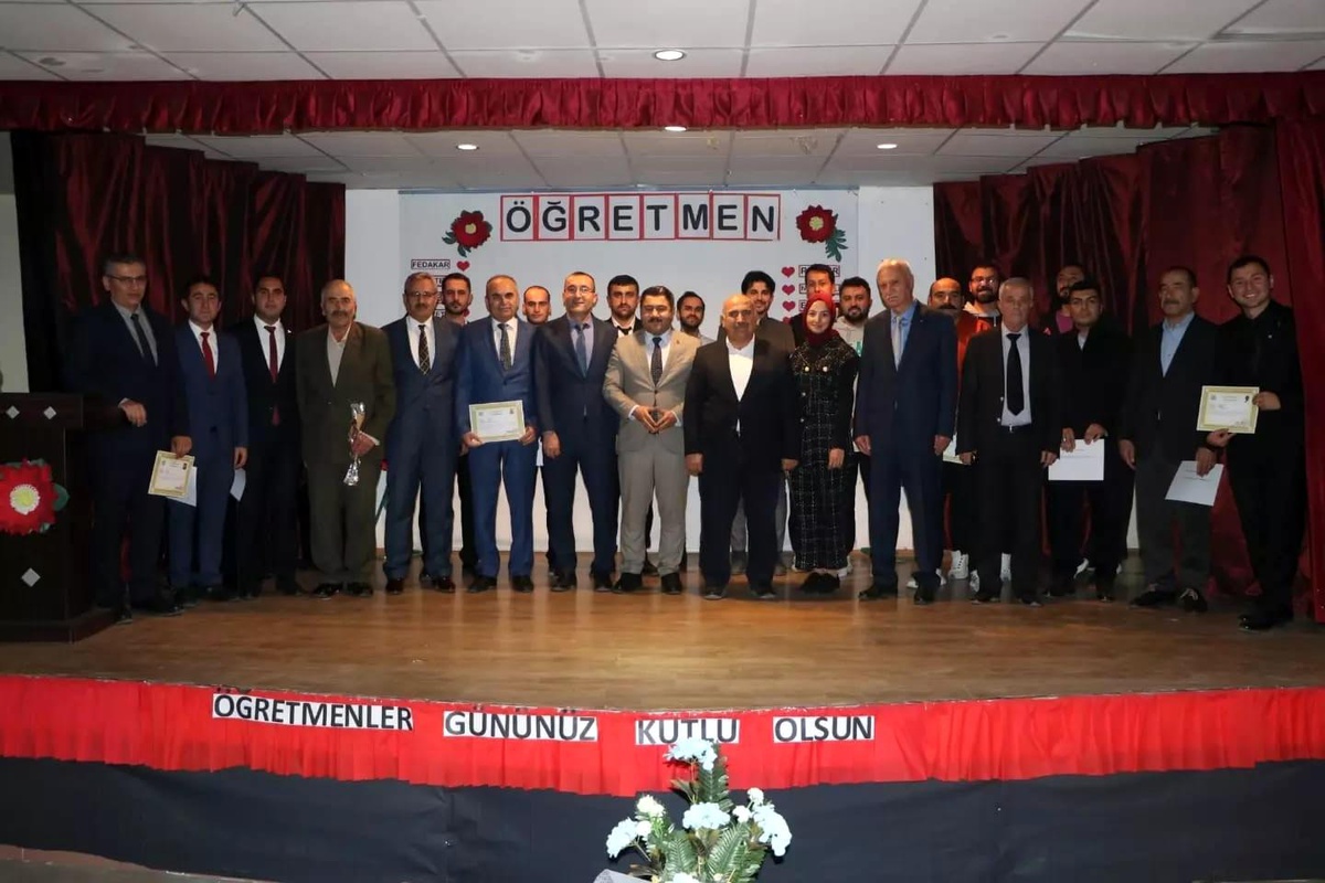 Bayat\'ta Öğretmenler Günü kutlandı