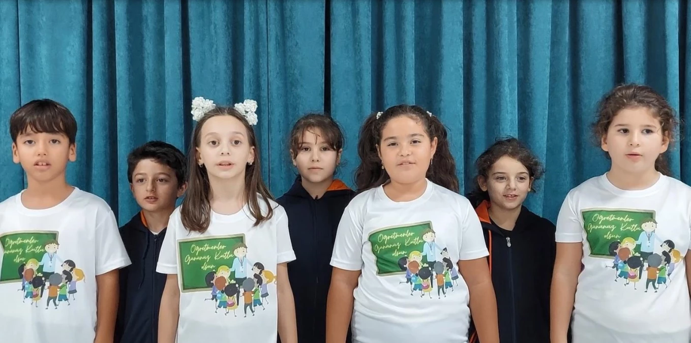 Bursa\'da ilkokul öğrencileri öğretmenleri için şarkı söyleyip klip yaptı