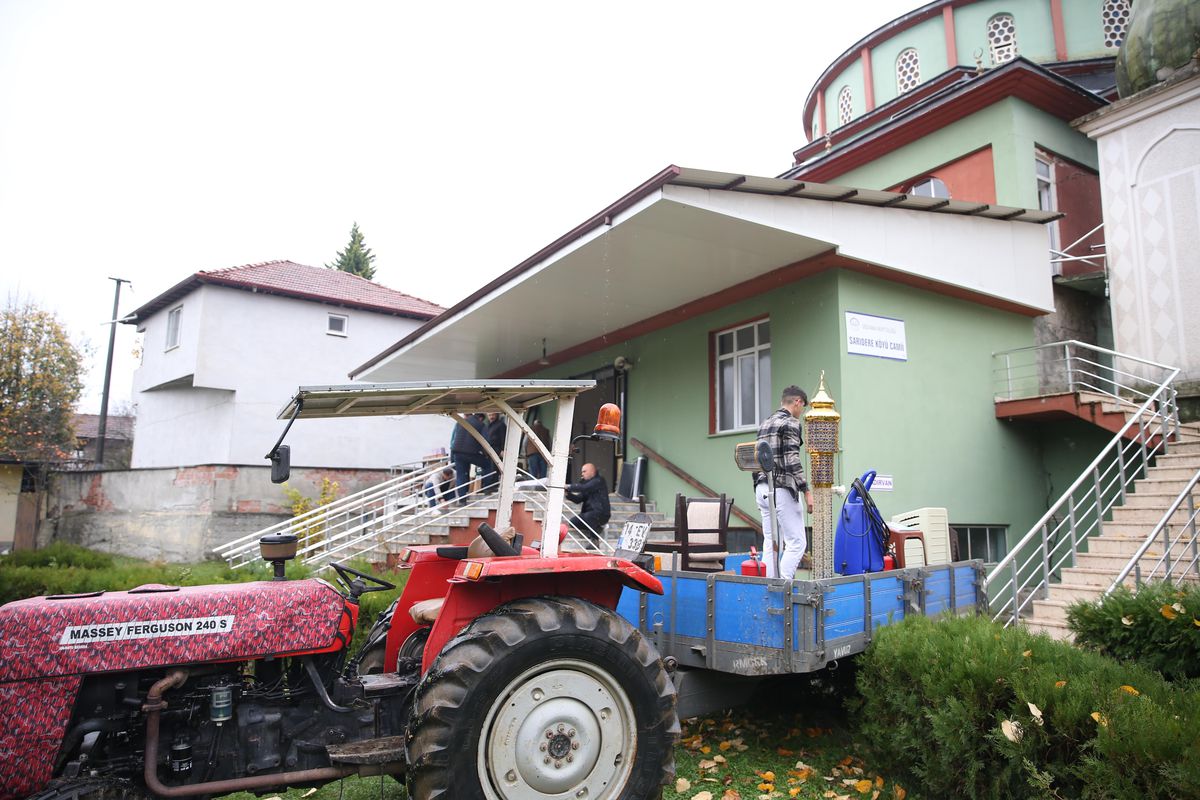 Düzce\'de depremde hasar gören Sarıdere Köyü Camisi yıkılacak