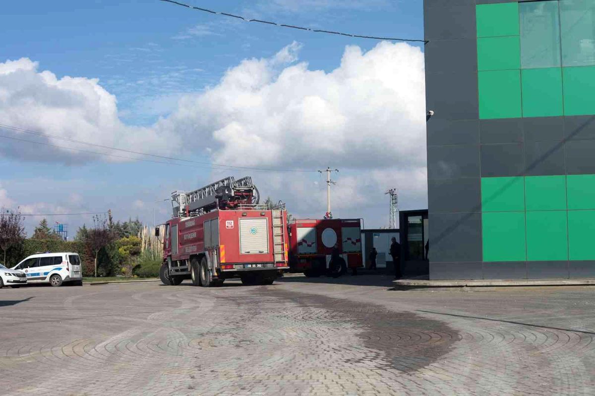 Fabrika yangını seferber etti