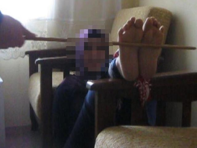 Türkiye günlerce bu olayı konuşmuştu! Para karşılığı kadınları falakaya yatıran adamın eşi konuştu