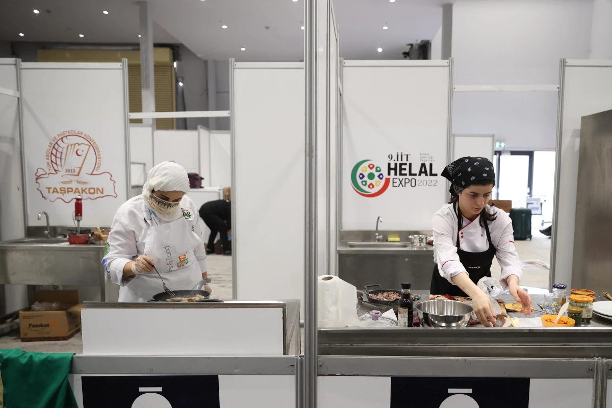 Genç aşçılar, Helal Expo kapsamında düzenlenen uluslararası şampiyonada ter döktü