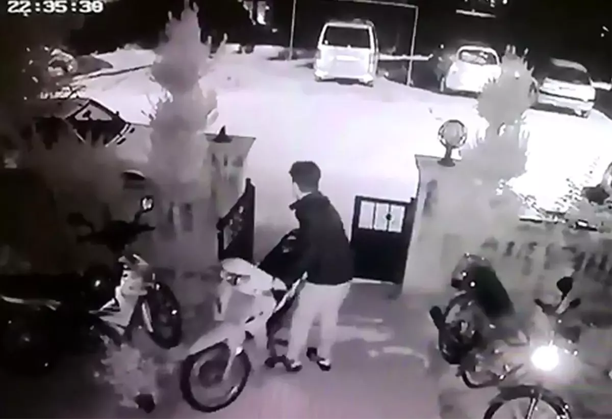 Hırsızdan, çalınan motosikletini geri istedi