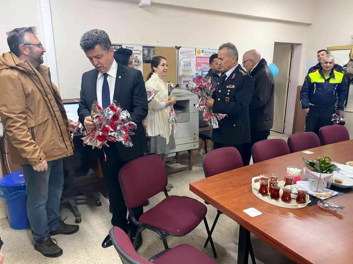 İl jandarma komutanı ve emniyet müdürü 24 Kasım\'da okulları gezdi