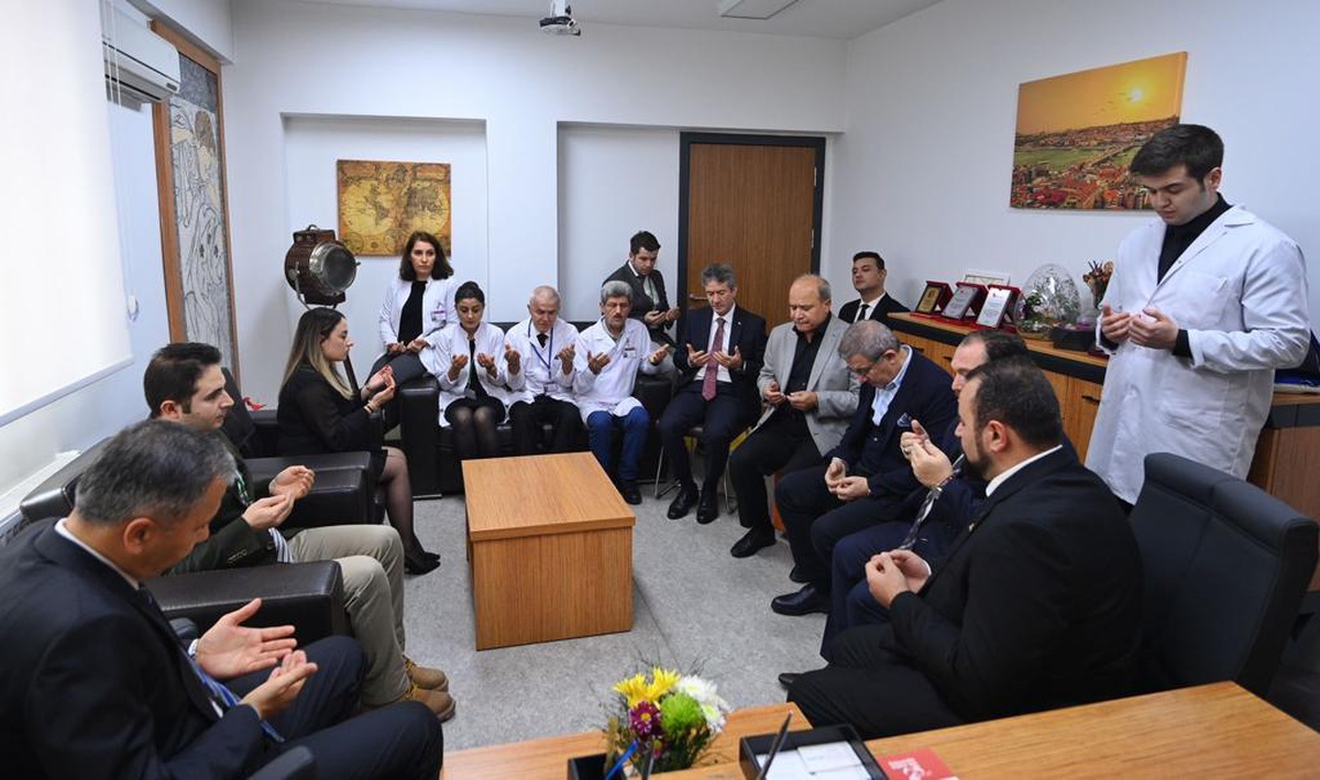 İstanbul Valisi Yerlikaya, şehit öğretmen Arzu Özsoy\'u görev yaptığı okulda andı