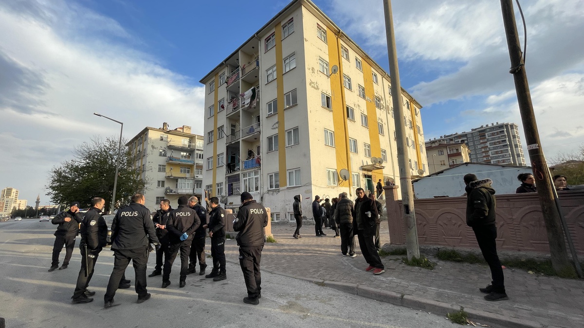 Kayseri\'de komşular arasında çıkan silahlı kavgada 3 kişi yaralandı