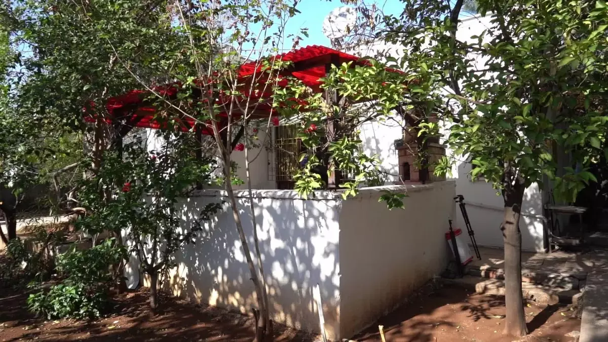 Konyaaltı Belediye Başkanı Esen\'den Emekli Öğretmen Atçakarlar\'a Ziyaret