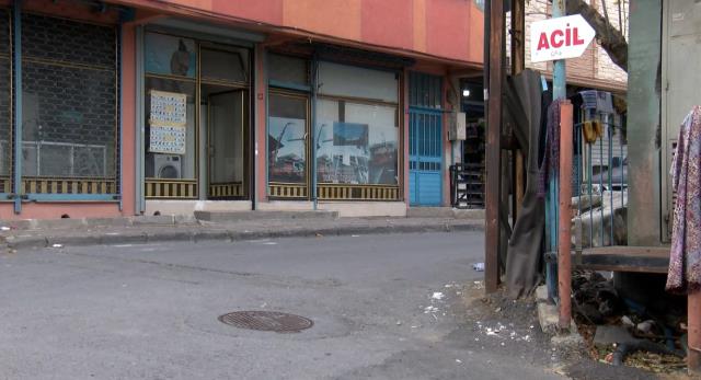 Küçükçekmece'de taciz iddiası, havaya ateş açarak genç kızı kurtardı Küçükçekmece'de taciz iddiası, havaya ateş açarak genç kızı kurtardı