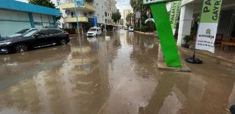 Mersin'de sağanak; giriş katları su bastı