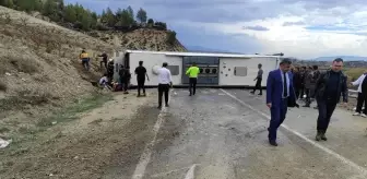 Mersin'de yolcu otobüsü devrildi: 18 yaralı