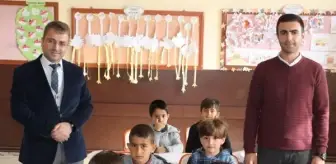 Öğretmenden, öğretmen olan eski öğrencisine sürpriz kutlama