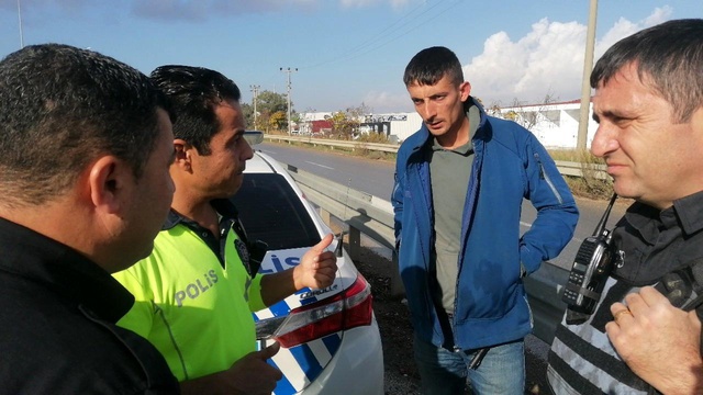 Otomobilinin camındaki filmle yakalandı, film gibi savunmayla pes dedirtti Otomobilinin camındaki filmle yakalandı, film gibi savunmayla pes dedirtti