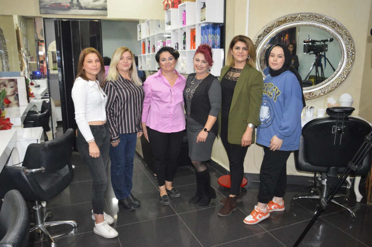 Sakarya\'da kadın öğretmenlere ücretsiz saç ve cilt bakımı yapıldı