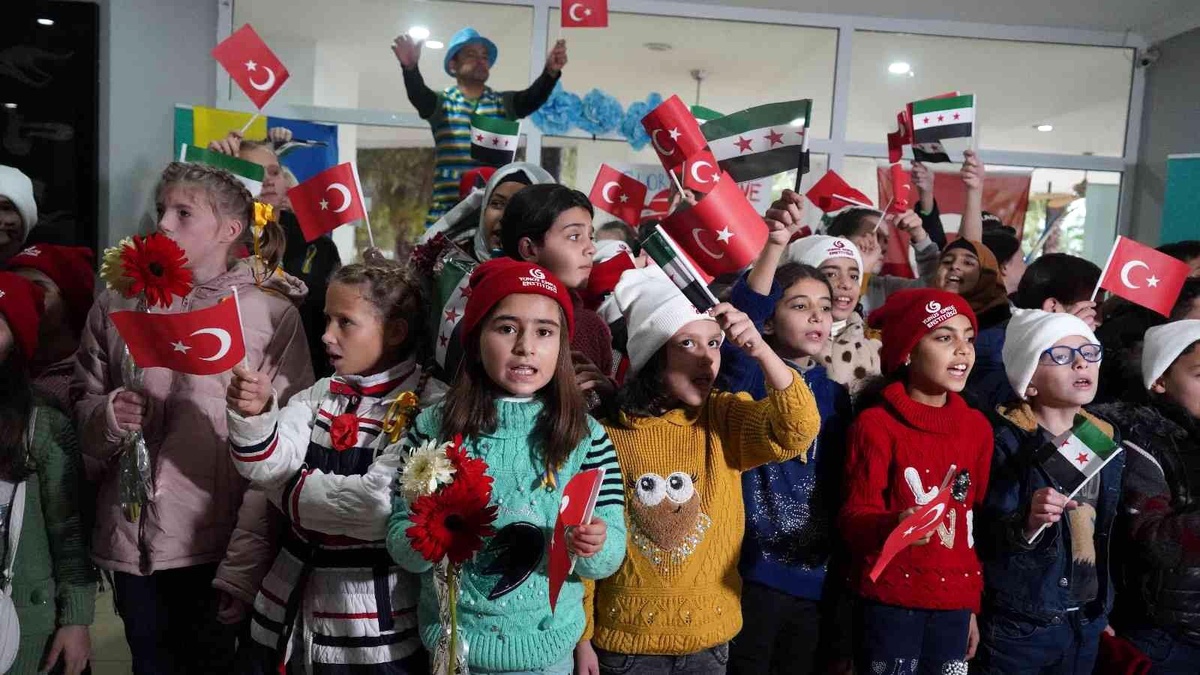 Savaş mağduru çocuklar dünyaya "Türkçe" barış mesajı verdi