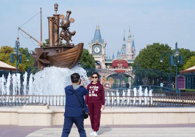 Shanghai Disneyland Cuma Günü Yeniden Açılıyor
