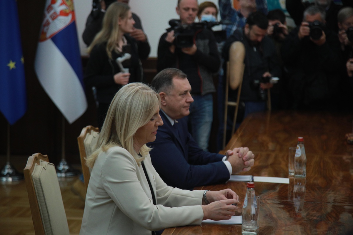 Sırbistan Cumhurbaşkanı Vucic, Bosnalı Sırp liderler ile görüştü