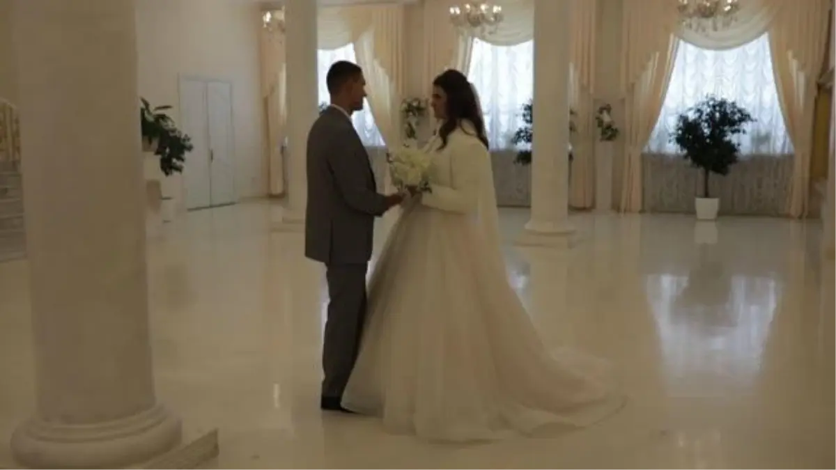 Ukrayna'da evlenmek için savaşa kısa bir ara veren askerler