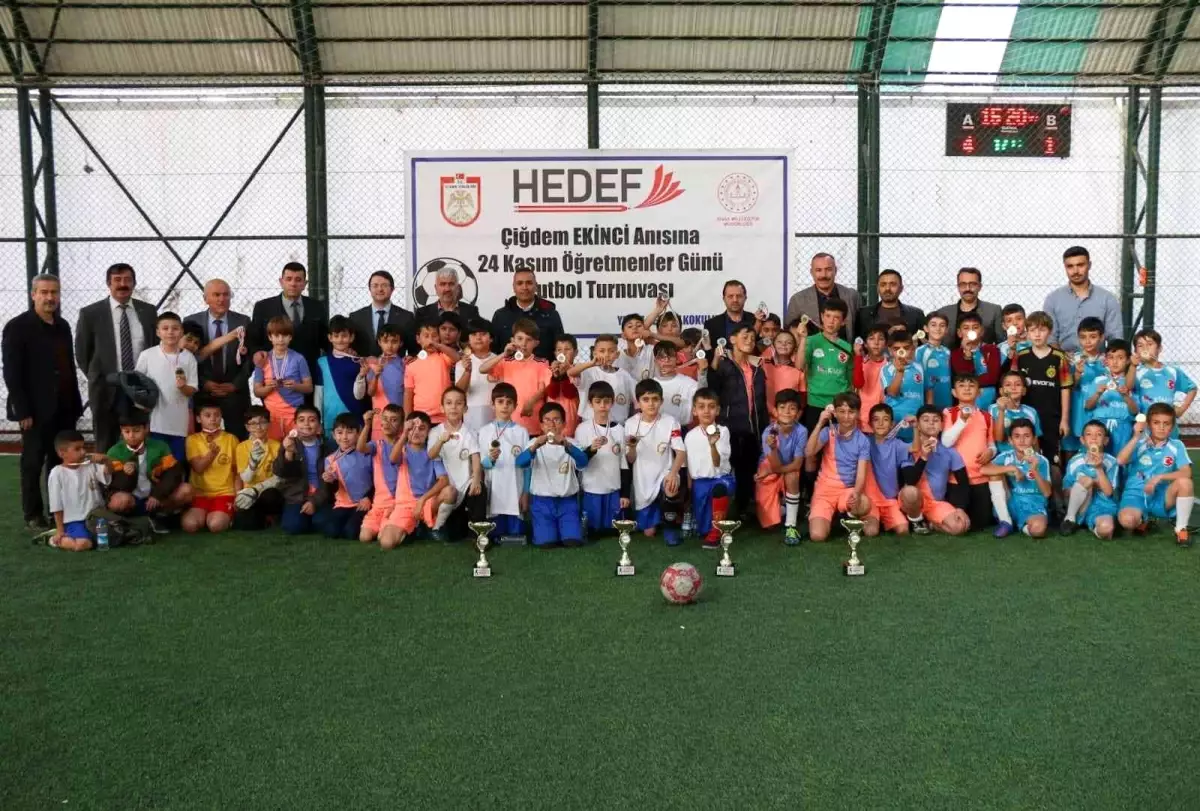 Vefat eden öğretmen anısına futbol turnuvası