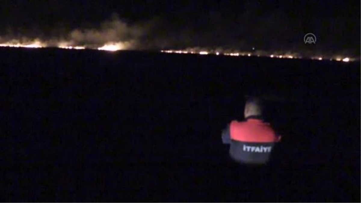 Yüksekova Nehil Sazlığı\'ndaki yangın sürüyor