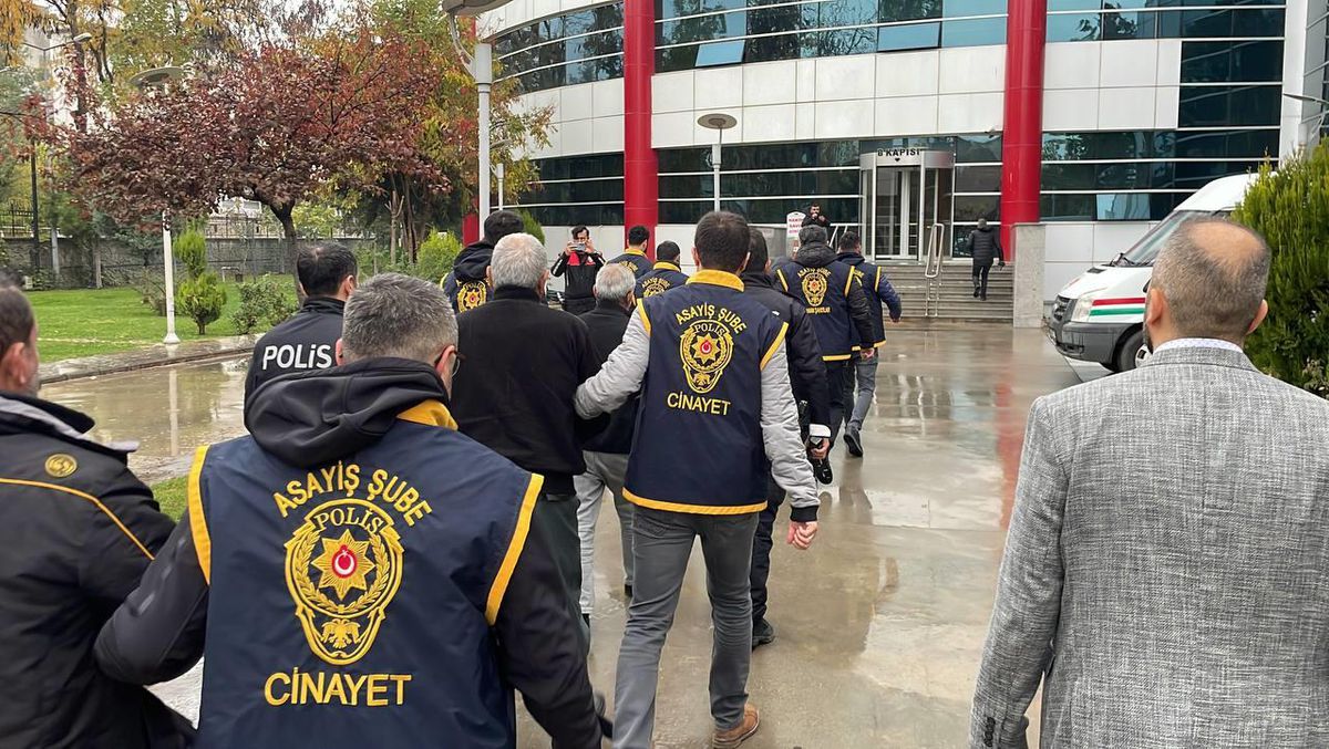 Adıyaman\'da 19 yıl önce bebeğin doğumdan sonra kaybolmasına ilişkin 8 kişi gözaltına alındı