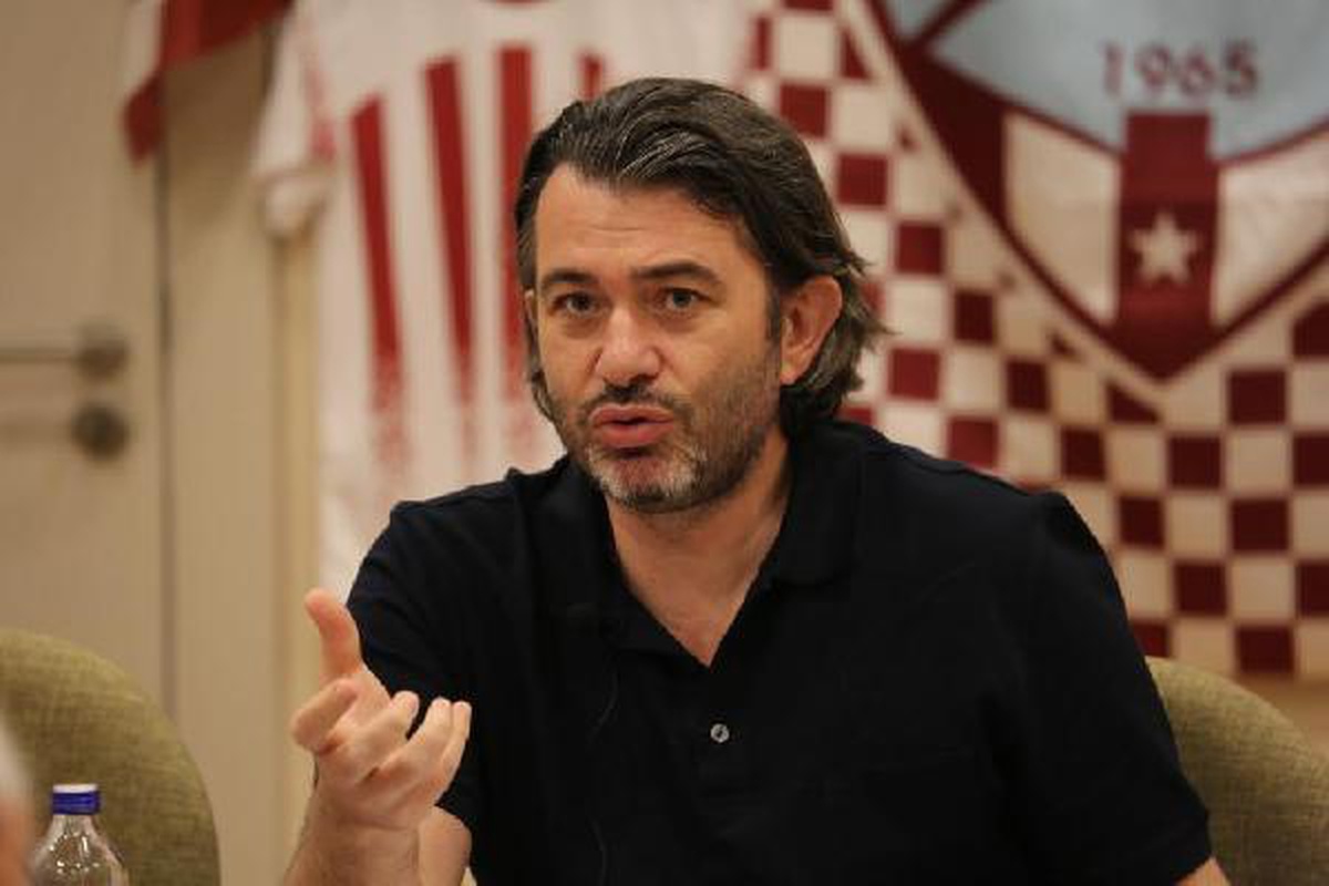 Bandırmaspor\'da Onur Göçmez onursal başkanlığa seçildi