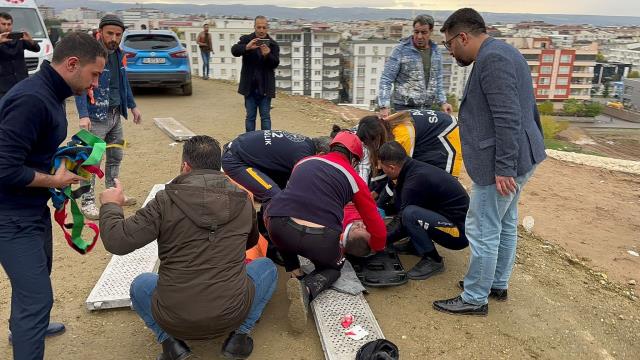 Batman'da cami inşaatının iskelesi çöktü! 2'si ağır 14 işçi yaralandı Batman'da cami inşaatının iskelesi çöktü! 2'si ağır 14 işçi yaralandı