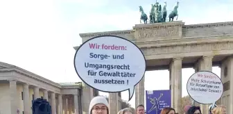 Berlin'de kadına karşı şiddet protesto edildi