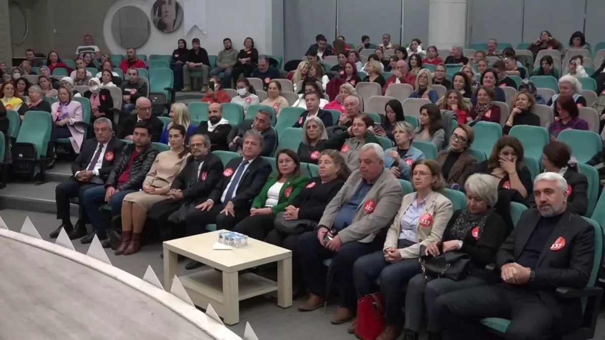 Bornova, Kadına Yönelik Şiddete \'Dur\' Dedi. Gülizar Biçer Karaca: Son 20 Yılda Kadın Hakları ve Özgürlükler Konusunda Geriye Gittik