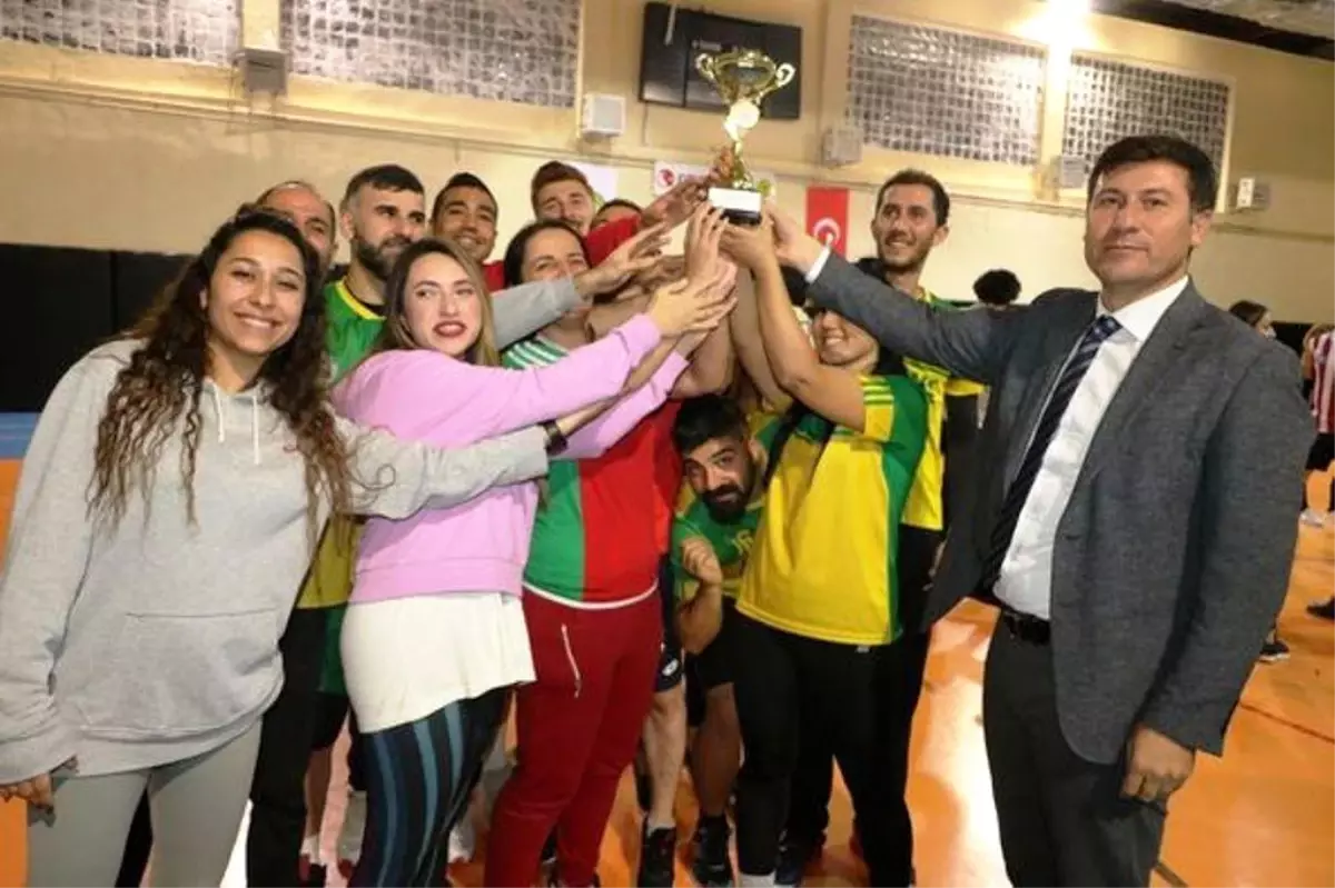 Cizre\'de voleybol turnuvası sona erdi