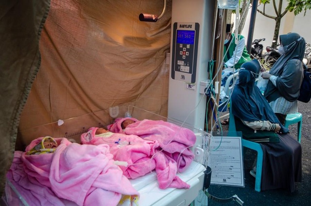 Endonezya'da Yardımlar Deprem Bölgesine Ulaşıyor