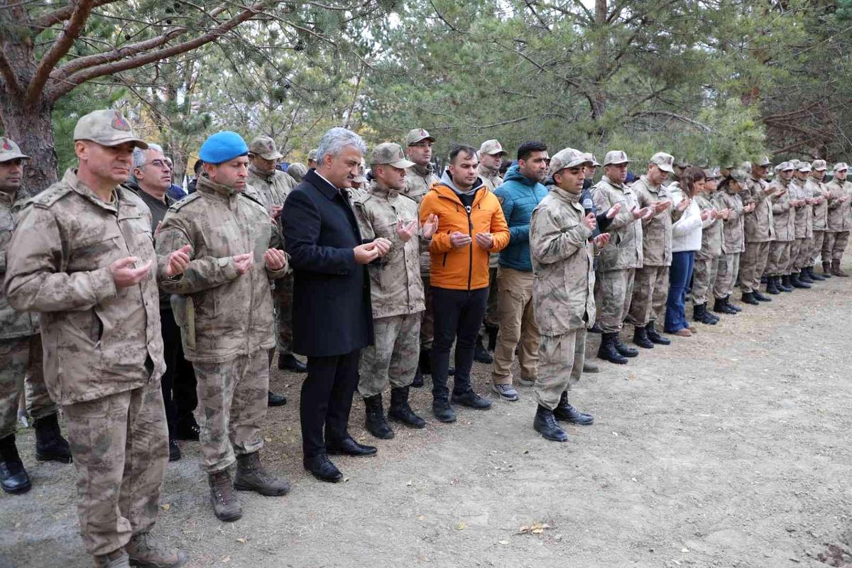 Erzincan\'da şehit askerler ve terörle mücadelede başarılı olunması için kurban kesildi