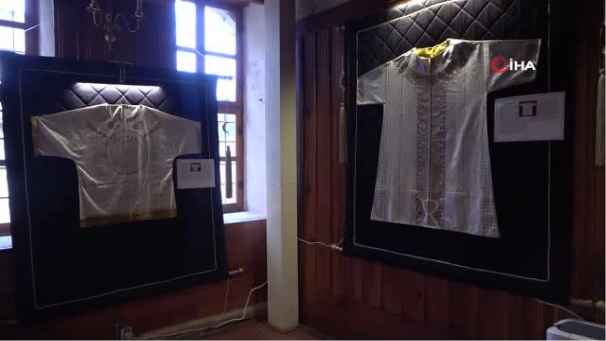 Gaziantep\'te eski havrada, dualı sultan gömlekleri sergisi