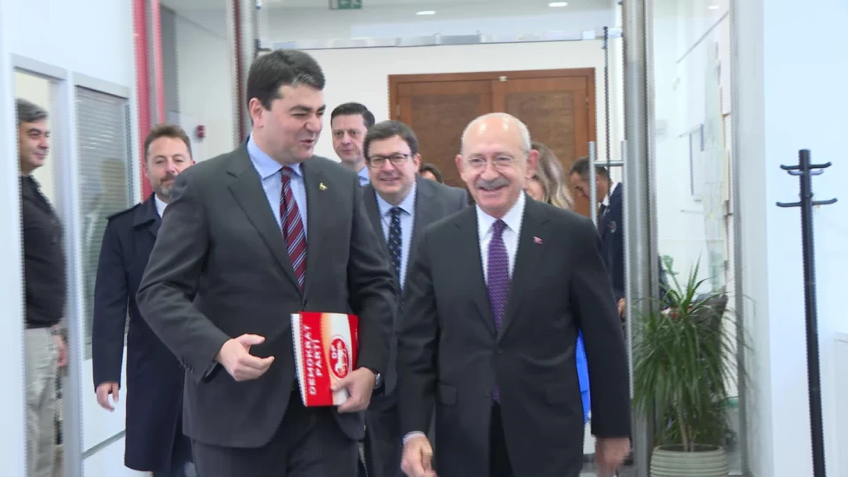 Demokrat Parti Genel Başkanı Gültekin Uysal, CHP Genel Başkanı Kemal Kılıçdaroğlu\'nu ziyaret etti (2)