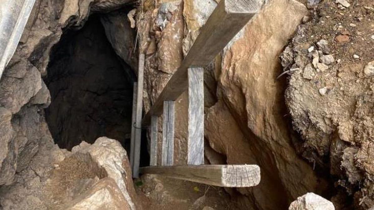 Kendi evinde tünel kazan acemi defineci yakayı ele verdi