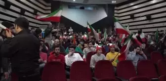 İran'ın Galler galibiyeti sonrası halk sevinç gösterisinde bulundu