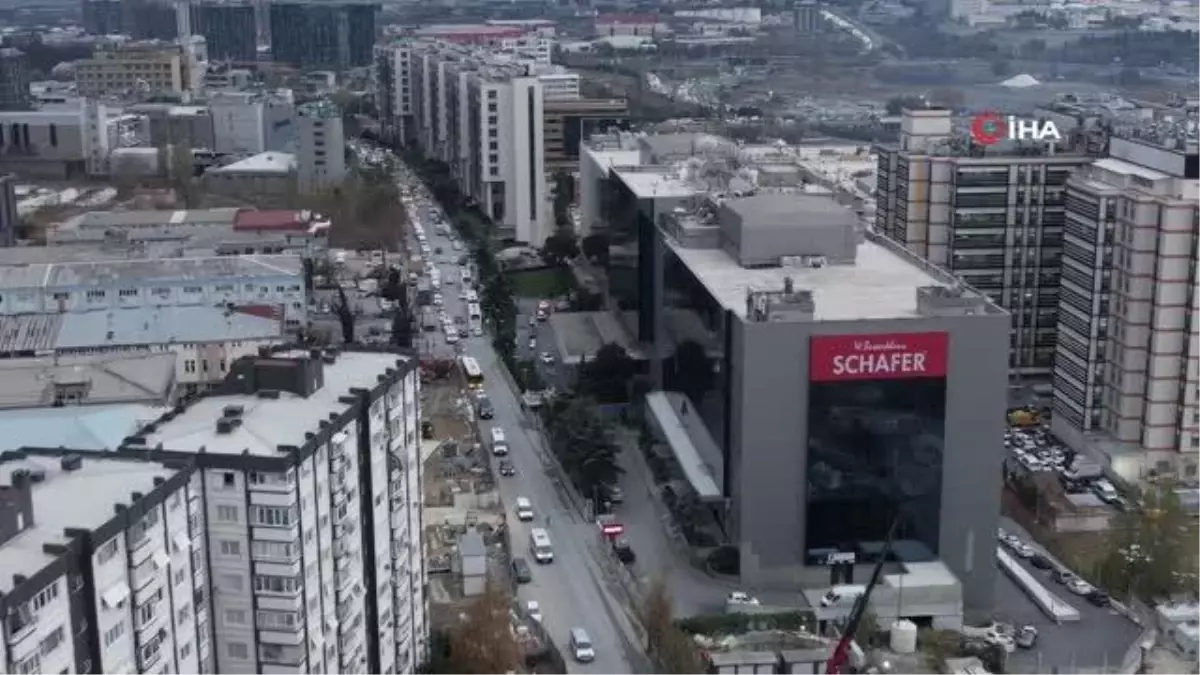 İstanbul\'da alışveriş nedeniyle trafik yoğunluğu oluştu