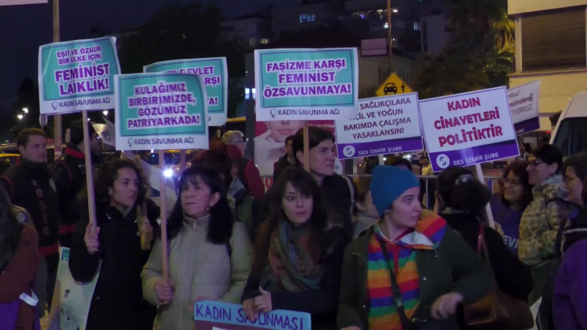 İzmir\'de Kadınlar Şiddete Karşı Yürüdü
