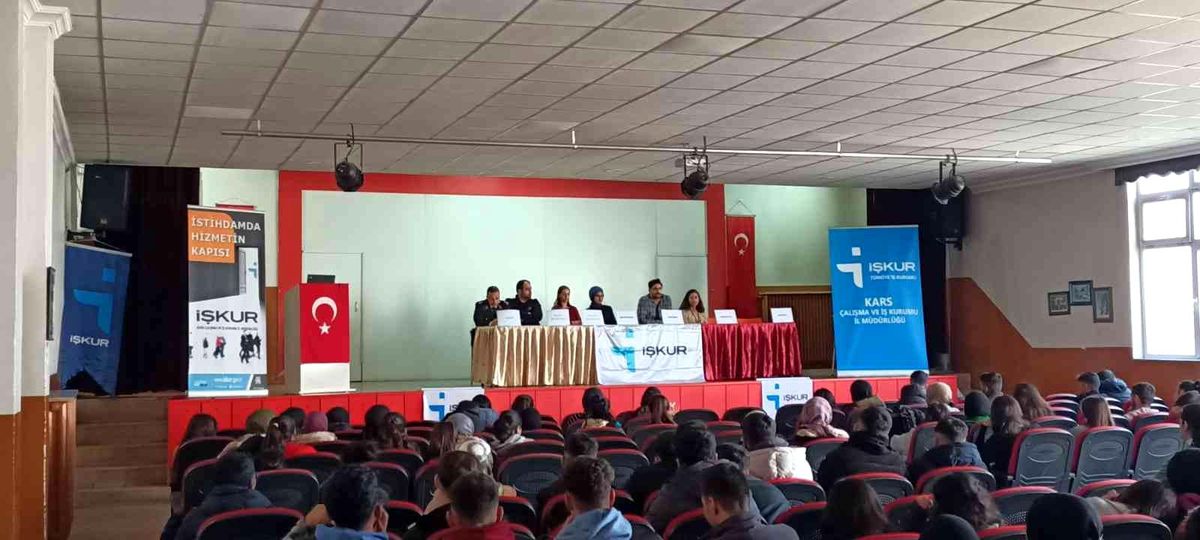 Kağızman\'da öğrencilere meslek tanıtımı yapıldı