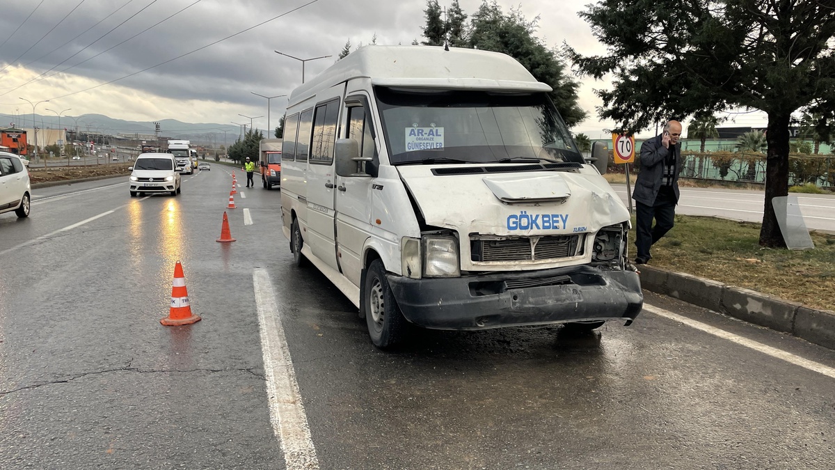 Kahramanmaraş\'ta zincirleme trafik kazasında 11 kişi yaralandı