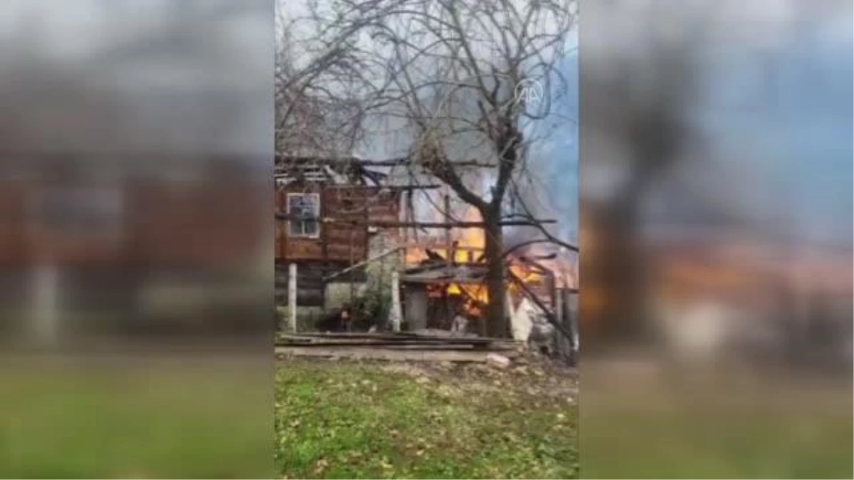 KASTAMONU - İki evin zarar gördüğü yangın söndürüldü