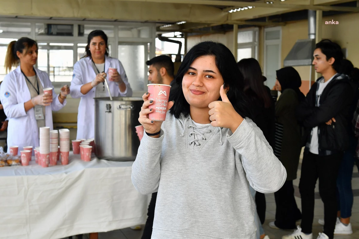 Mersin Büyükşehir\'den Sınava Hazırlanan Öğrencilere Çorba İkramı