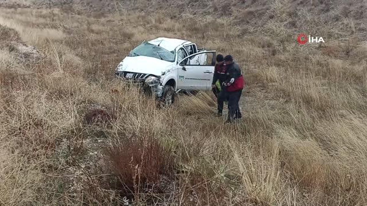 Pikap şarampole uçtu: 1'i ağır 3 yaralı
