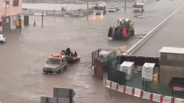 Suudi Arabistan'da rekor yağış! 3 yılık yağmur 6 saatte indi Suudi Arabistan'da rekor yağış! 3 yılık yağmur 6 saatte indi