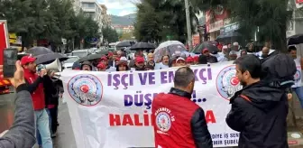 Tazminatsız işten çıkarıldıklarını iddia eden işçilerden Gaziemir Belediyesi önünde eylem