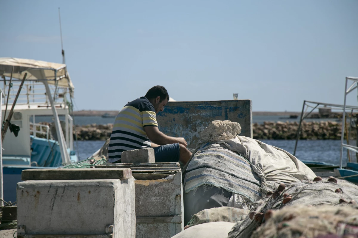 Tunuslu balıkçılar denize zarar veren avlanma yöntemlerine tepkili