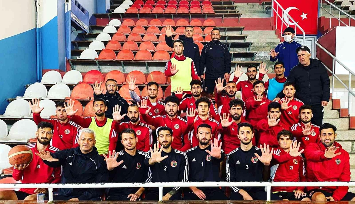 Turgutluspor\'dan kadına yönelik şiddetle mücadeleye destek