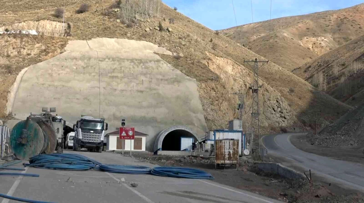 Türkiye\'nin en uzun 3. tüneli kar düştüğünde tek tüpten hizmete açılacak