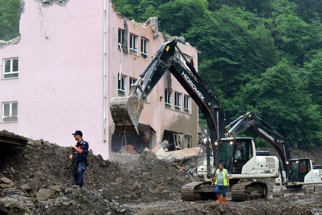 8 kişinin öldüğü afette rapor ortaya çıktı: Dereye kontrolsüz hafriyat dökülmüş 8 kişinin öldüğü afette rapor ortaya çıktı: Dereye kontrolsüz hafriyat dökülmüş